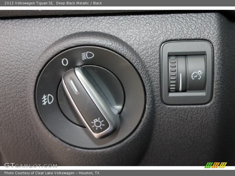 Deep Black Metallic / Black 2013 Volkswagen Tiguan SE
