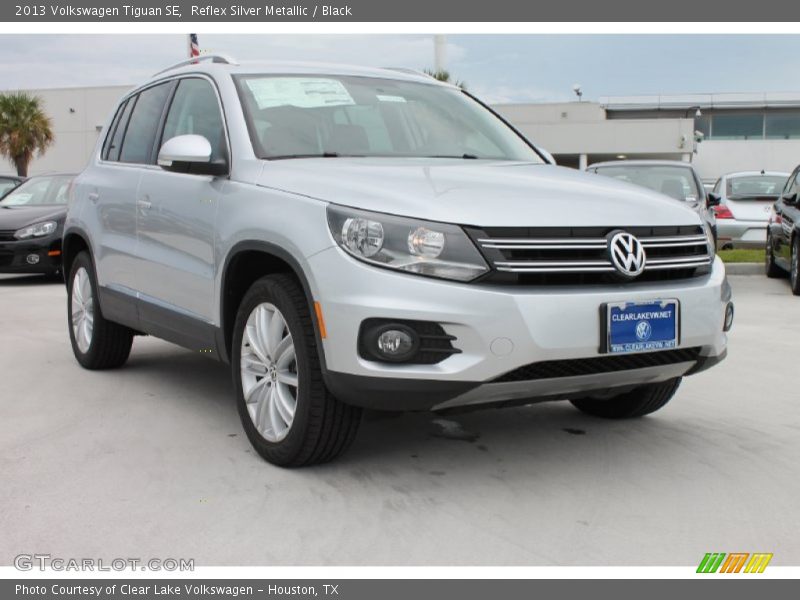 Reflex Silver Metallic / Black 2013 Volkswagen Tiguan SE