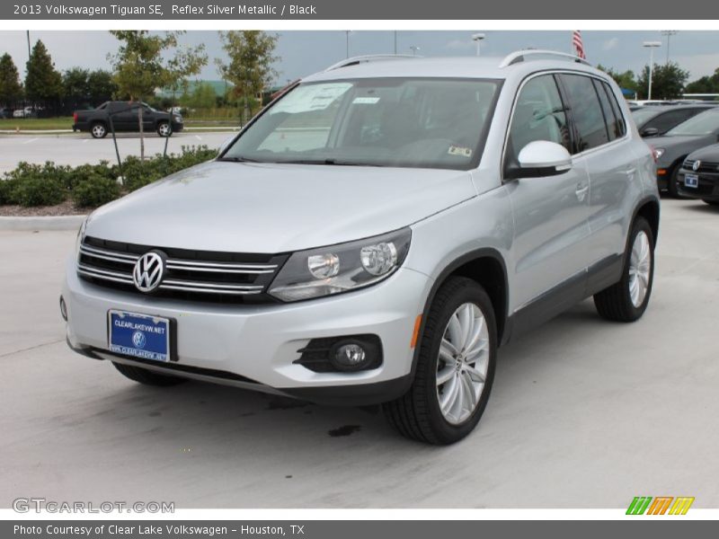 Reflex Silver Metallic / Black 2013 Volkswagen Tiguan SE