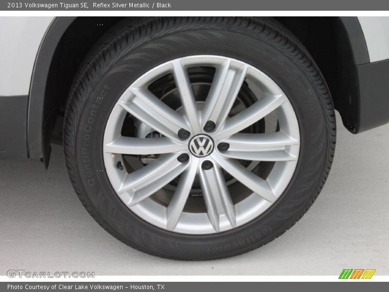 Reflex Silver Metallic / Black 2013 Volkswagen Tiguan SE