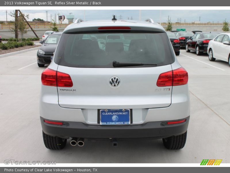 Reflex Silver Metallic / Black 2013 Volkswagen Tiguan SE