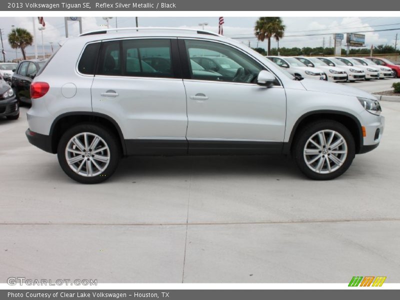 Reflex Silver Metallic / Black 2013 Volkswagen Tiguan SE