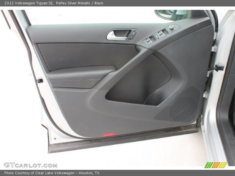 Reflex Silver Metallic / Black 2013 Volkswagen Tiguan SE