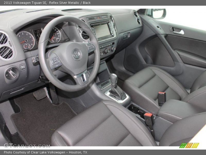 Reflex Silver Metallic / Black 2013 Volkswagen Tiguan SE
