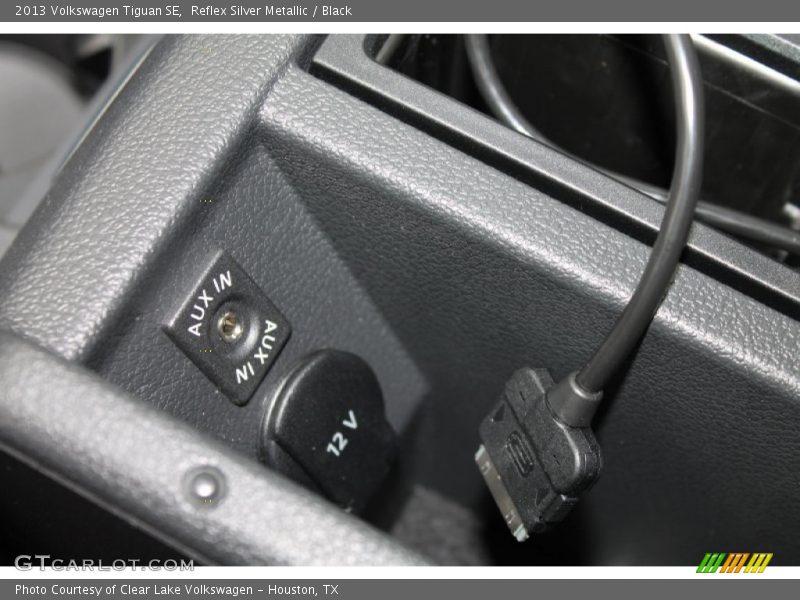 Reflex Silver Metallic / Black 2013 Volkswagen Tiguan SE