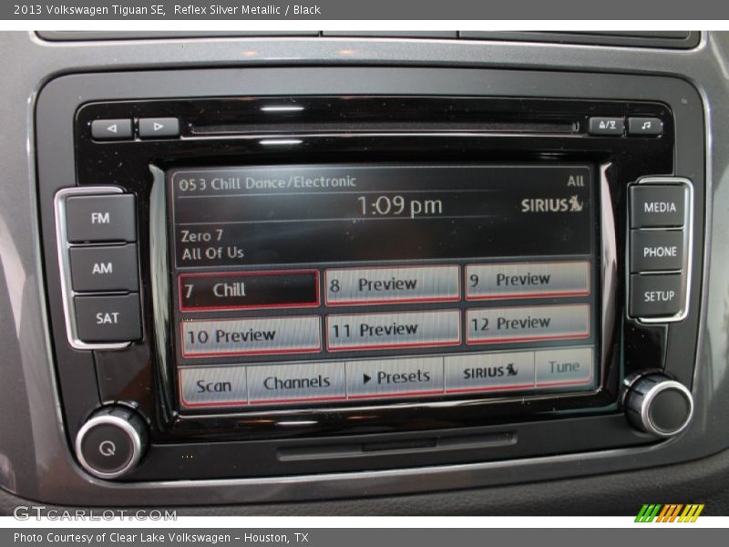 Reflex Silver Metallic / Black 2013 Volkswagen Tiguan SE