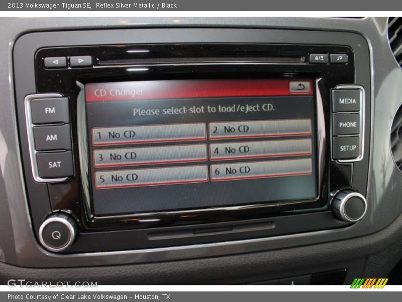 Reflex Silver Metallic / Black 2013 Volkswagen Tiguan SE