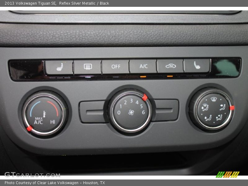 Reflex Silver Metallic / Black 2013 Volkswagen Tiguan SE