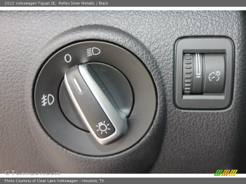 Reflex Silver Metallic / Black 2013 Volkswagen Tiguan SE