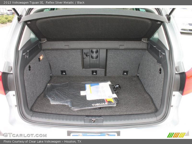 Reflex Silver Metallic / Black 2013 Volkswagen Tiguan SE