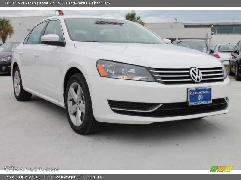 Candy White / Titan Black 2013 Volkswagen Passat 2.5L SE