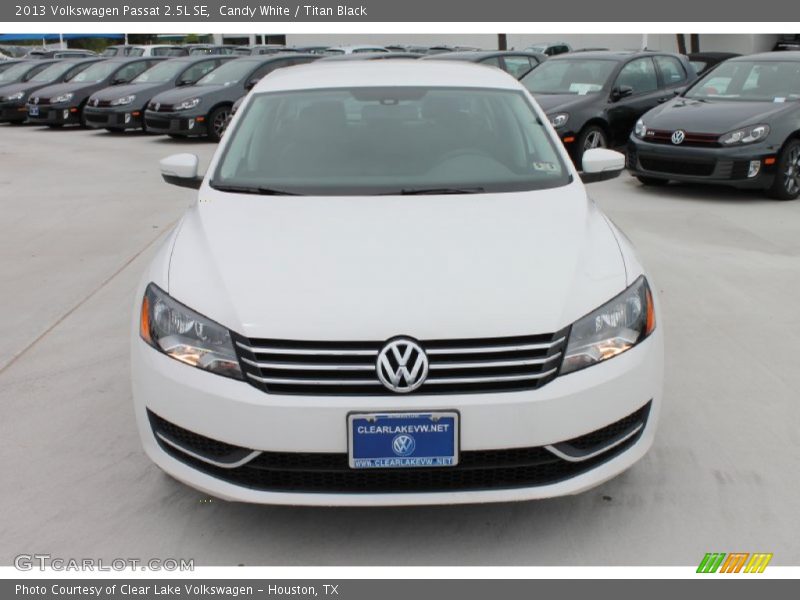 Candy White / Titan Black 2013 Volkswagen Passat 2.5L SE