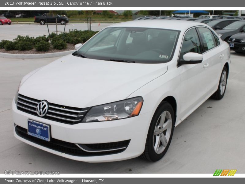 Candy White / Titan Black 2013 Volkswagen Passat 2.5L SE