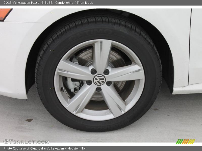Candy White / Titan Black 2013 Volkswagen Passat 2.5L SE