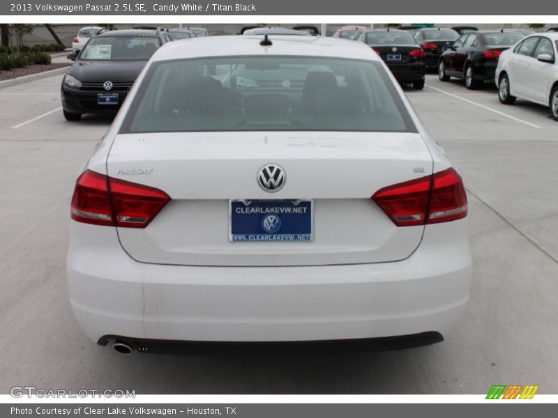 Candy White / Titan Black 2013 Volkswagen Passat 2.5L SE