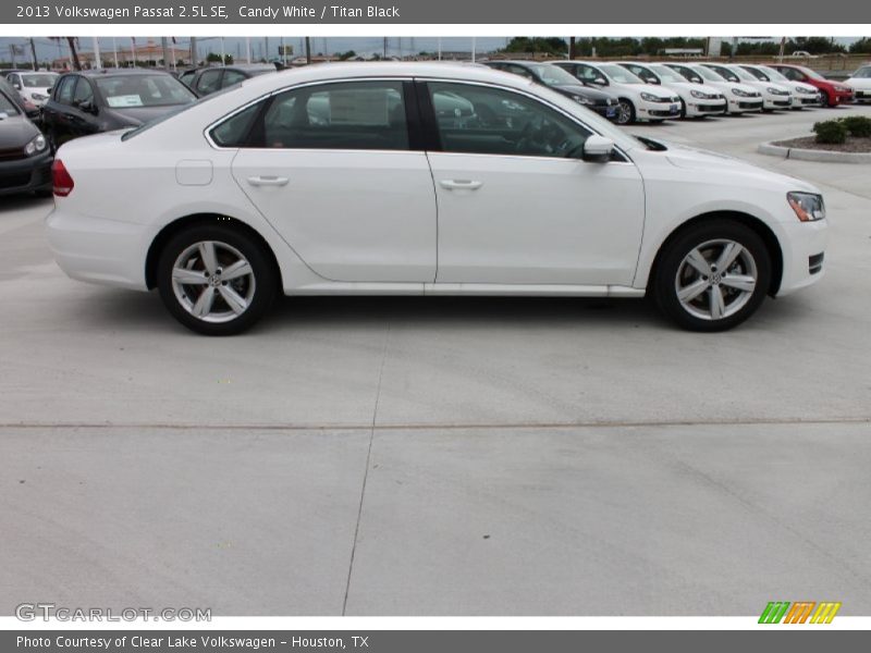 Candy White / Titan Black 2013 Volkswagen Passat 2.5L SE