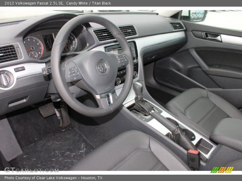 Candy White / Titan Black 2013 Volkswagen Passat 2.5L SE