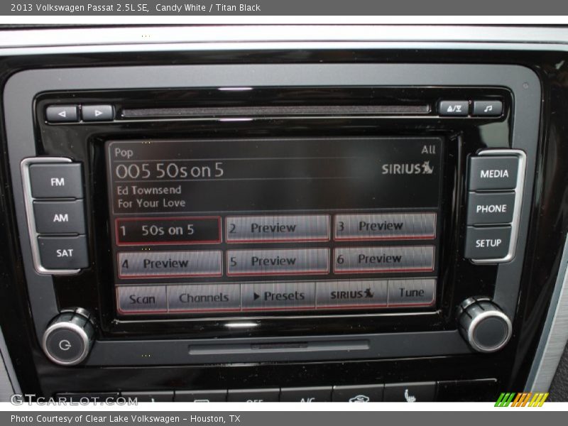 Candy White / Titan Black 2013 Volkswagen Passat 2.5L SE