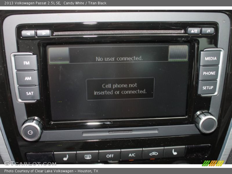Candy White / Titan Black 2013 Volkswagen Passat 2.5L SE