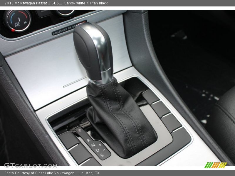 Candy White / Titan Black 2013 Volkswagen Passat 2.5L SE