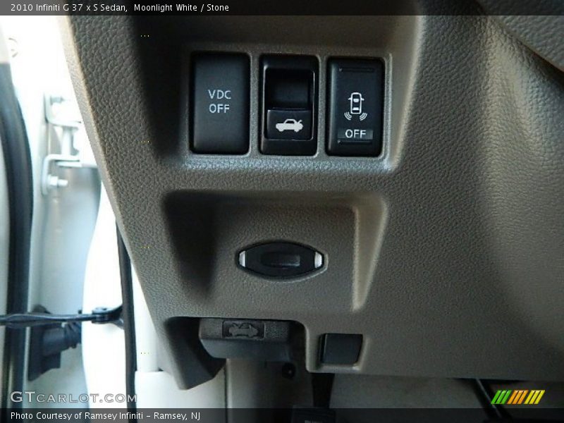 Moonlight White / Stone 2010 Infiniti G 37 x S Sedan