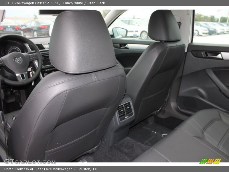 Candy White / Titan Black 2013 Volkswagen Passat 2.5L SE