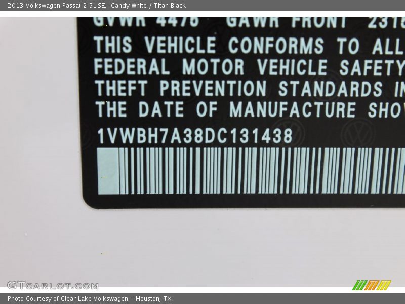 Candy White / Titan Black 2013 Volkswagen Passat 2.5L SE