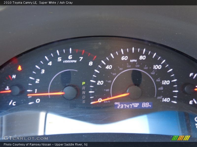 Super White / Ash Gray 2010 Toyota Camry LE