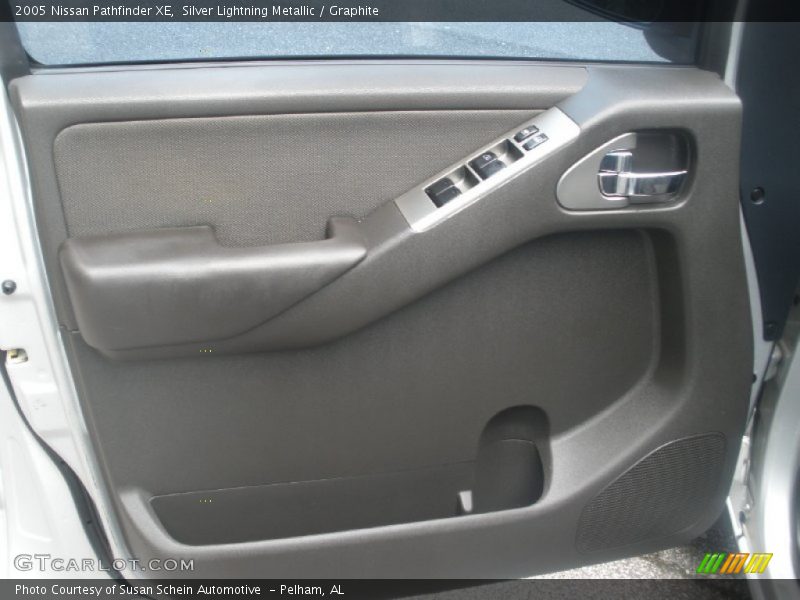 Silver Lightning Metallic / Graphite 2005 Nissan Pathfinder XE