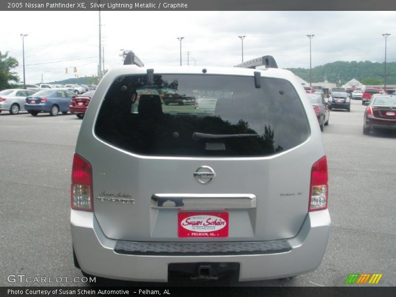 Silver Lightning Metallic / Graphite 2005 Nissan Pathfinder XE