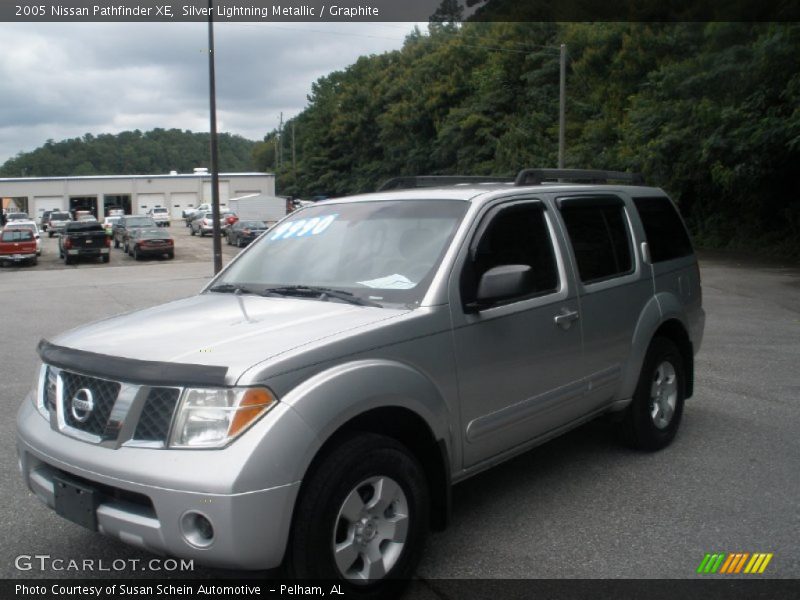 Silver Lightning Metallic / Graphite 2005 Nissan Pathfinder XE