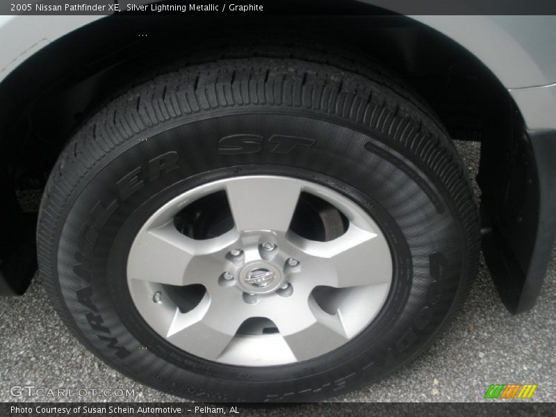 Silver Lightning Metallic / Graphite 2005 Nissan Pathfinder XE