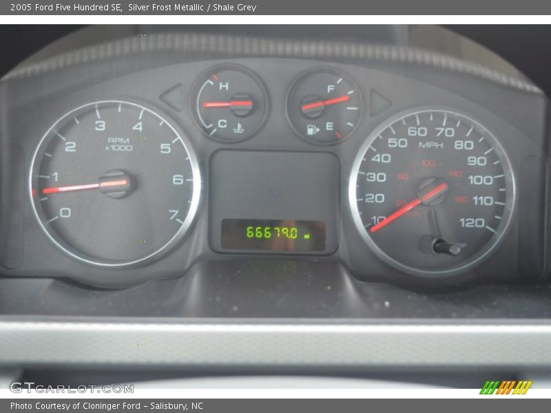 Silver Frost Metallic / Shale Grey 2005 Ford Five Hundred SE