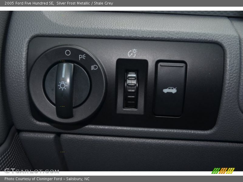 Silver Frost Metallic / Shale Grey 2005 Ford Five Hundred SE