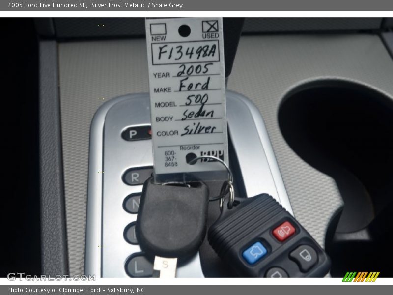 Silver Frost Metallic / Shale Grey 2005 Ford Five Hundred SE