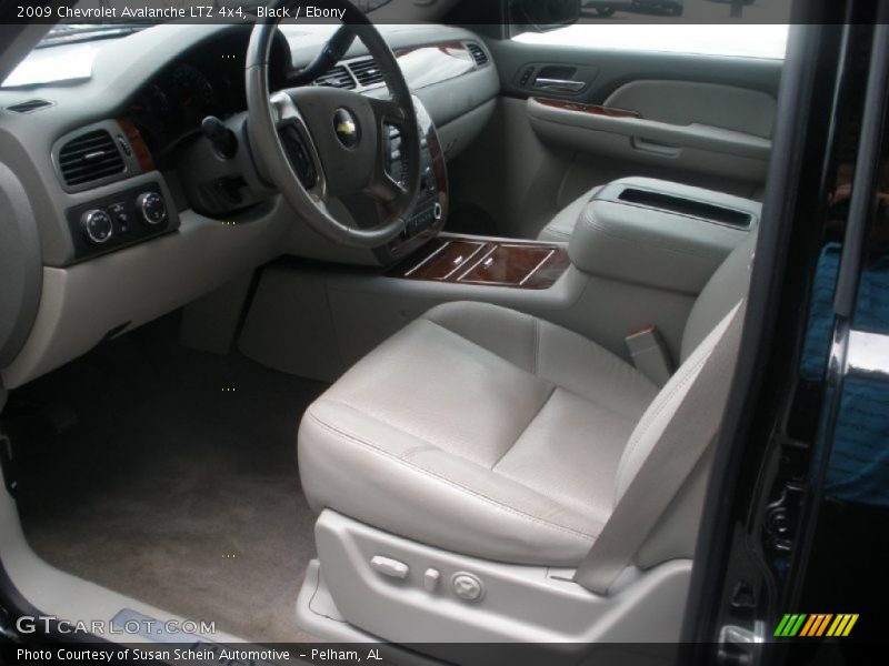 Black / Ebony 2009 Chevrolet Avalanche LTZ 4x4