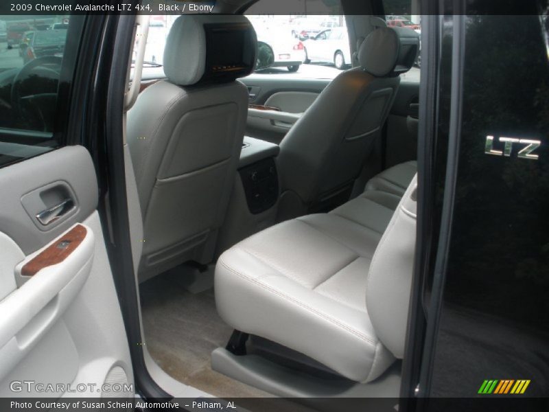 Black / Ebony 2009 Chevrolet Avalanche LTZ 4x4