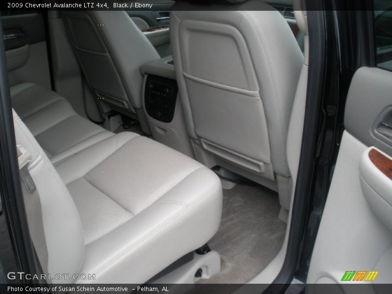 Black / Ebony 2009 Chevrolet Avalanche LTZ 4x4