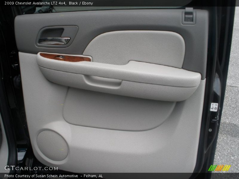Black / Ebony 2009 Chevrolet Avalanche LTZ 4x4
