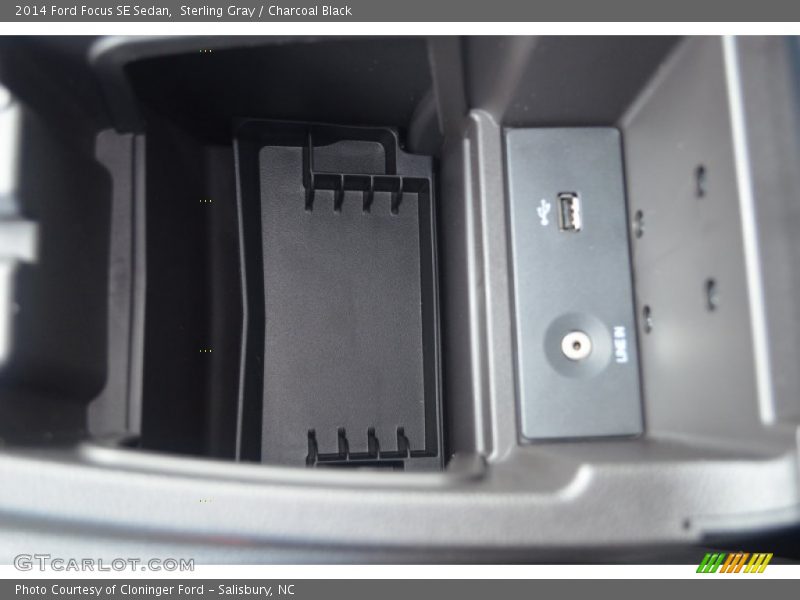 Sterling Gray / Charcoal Black 2014 Ford Focus SE Sedan
