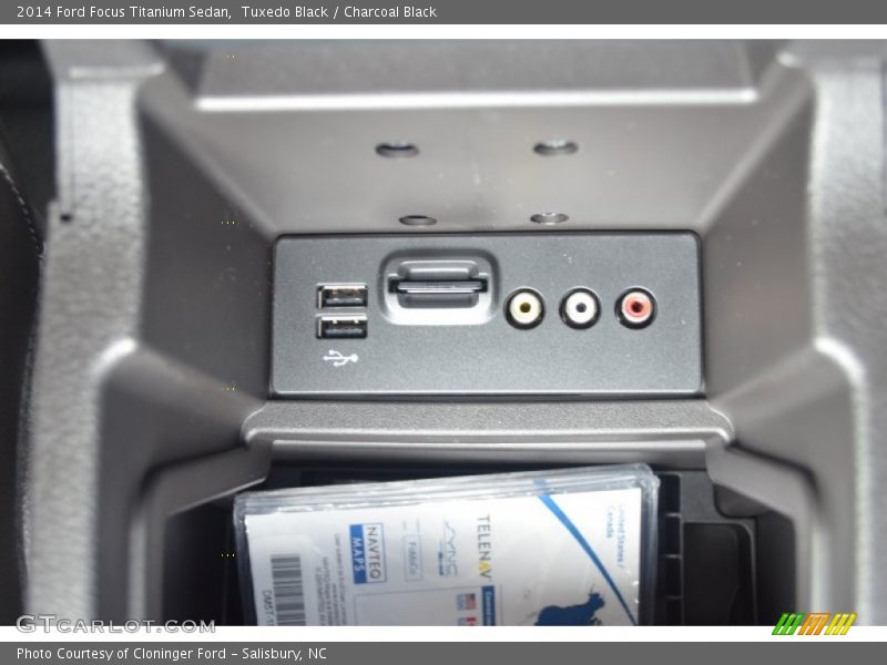 Tuxedo Black / Charcoal Black 2014 Ford Focus Titanium Sedan