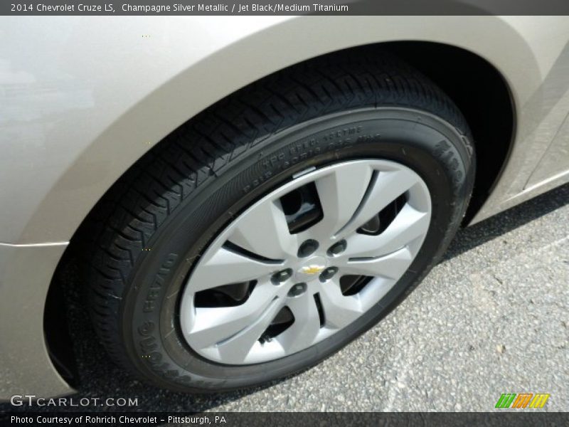 Champagne Silver Metallic / Jet Black/Medium Titanium 2014 Chevrolet Cruze LS