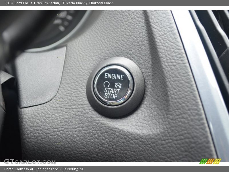 Tuxedo Black / Charcoal Black 2014 Ford Focus Titanium Sedan