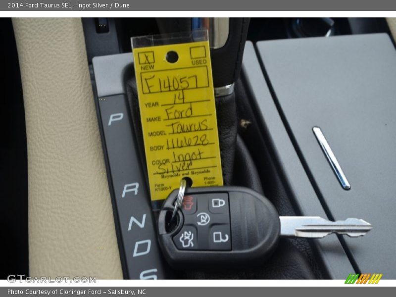 Keys of 2014 Taurus SEL