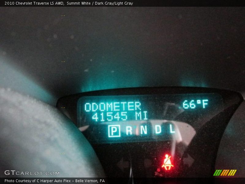 Summit White / Dark Gray/Light Gray 2010 Chevrolet Traverse LS AWD