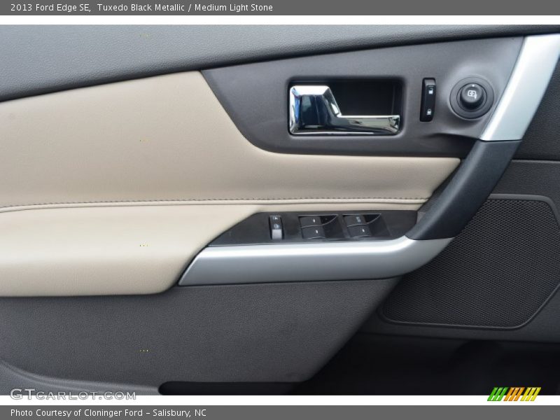 Tuxedo Black Metallic / Medium Light Stone 2013 Ford Edge SE