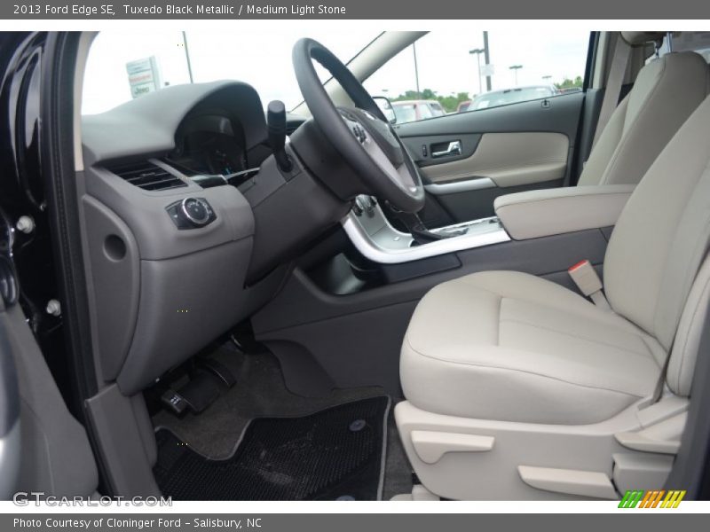 Tuxedo Black Metallic / Medium Light Stone 2013 Ford Edge SE