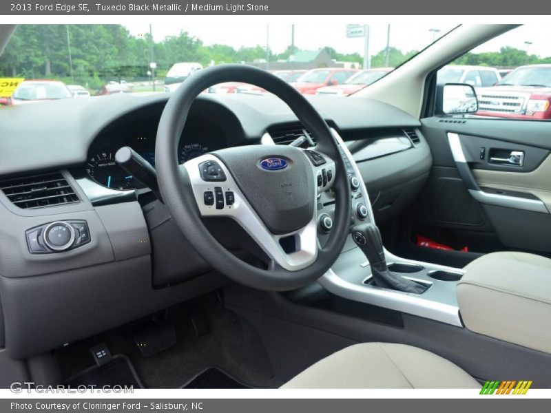 Tuxedo Black Metallic / Medium Light Stone 2013 Ford Edge SE