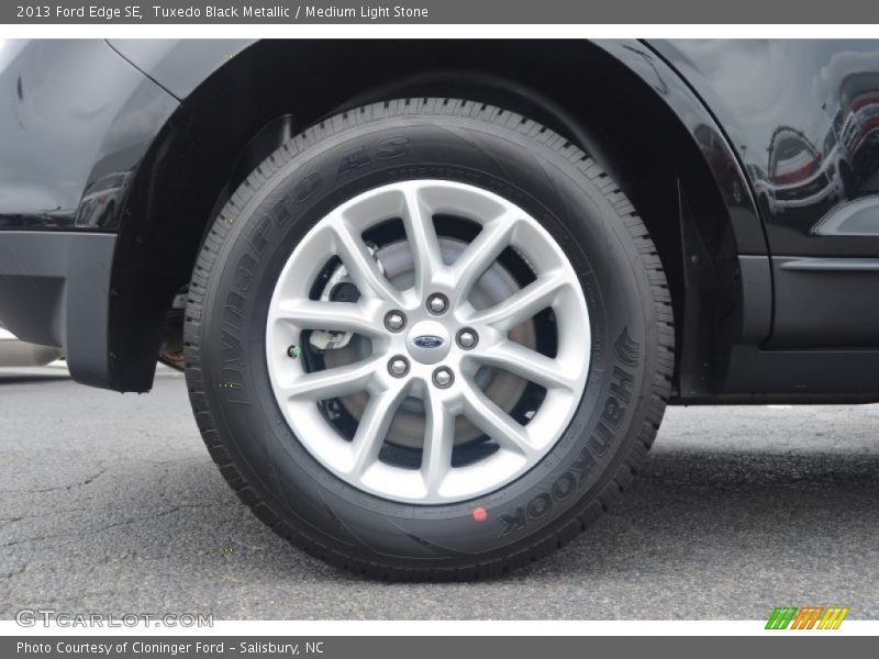 Tuxedo Black Metallic / Medium Light Stone 2013 Ford Edge SE