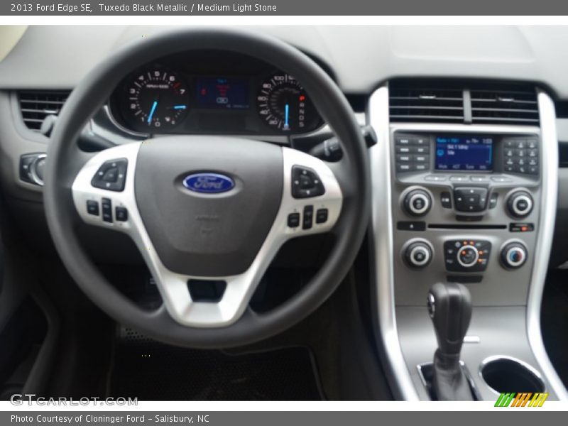 Tuxedo Black Metallic / Medium Light Stone 2013 Ford Edge SE